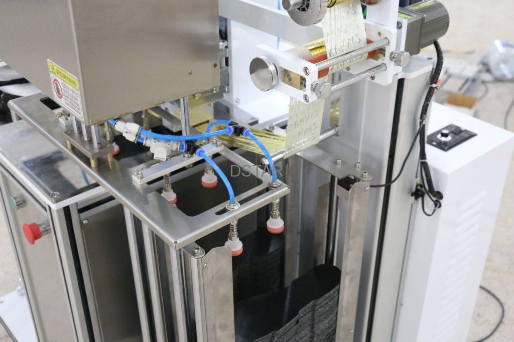 Automatic insole hot foil stamping machine DX-HTMXD - Applications - 5
